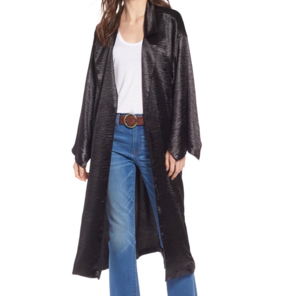 BLACK BELTED/OPEN CRINKLE FINISHED KIMONO SPLIT SLEEVE AND SIDES